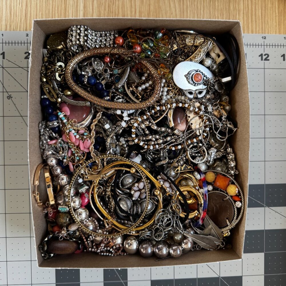 Over 4 lbs Mystery Jewelry Lot - Picture 8 of 8